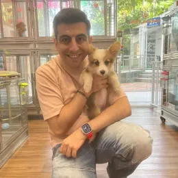 A Curious Tails customer with their new puppy in Singapore